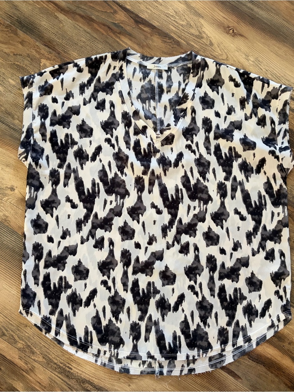 JODIFL White and Black V-Neck Animal Print Tunic